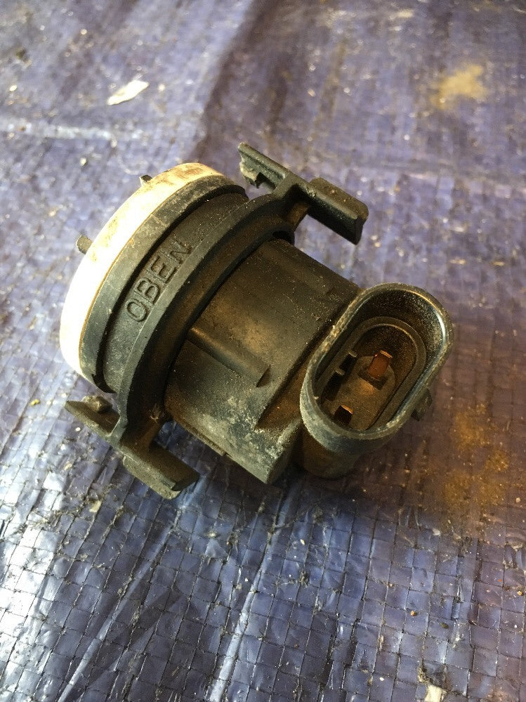 Headlight Bulb Holder Black Type from a BMW E46 CI Coupe1