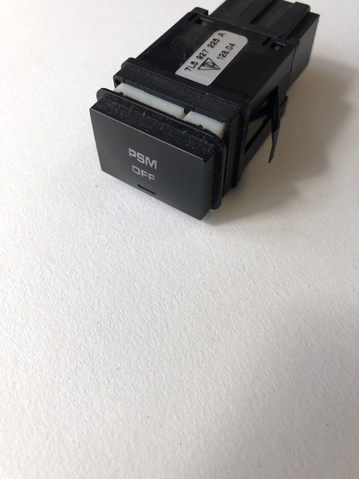 PSM Switch 7L5927225A from a Porsche 955 Cayenne 01-063