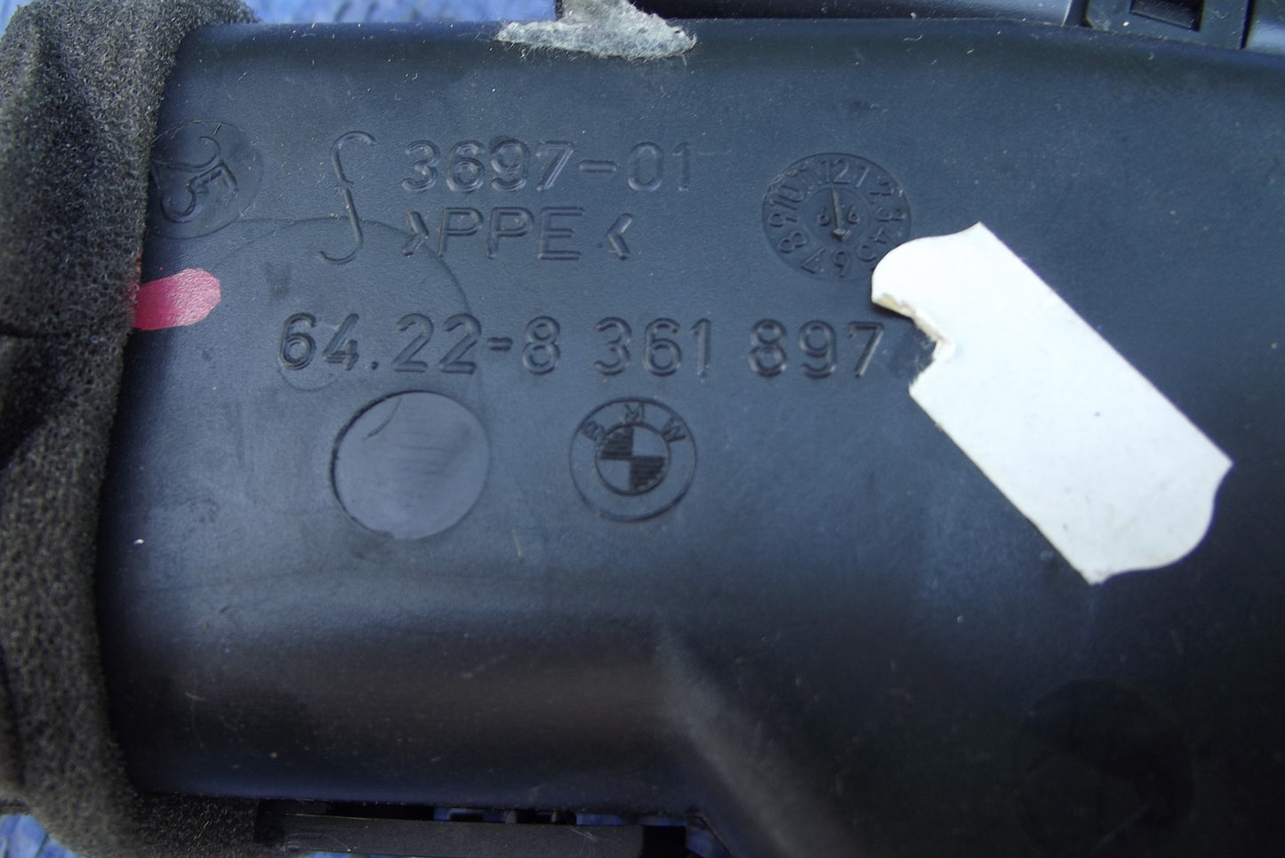 DASHBOARD AIR VENT LEFT N/S 64228361897 from a BMW E46 3 SERIES2