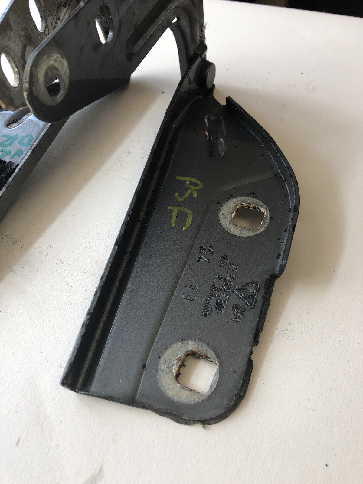 Bonnet Hinge Pair Grey Left & Right From a Porsche 955 Cayenne 01-063