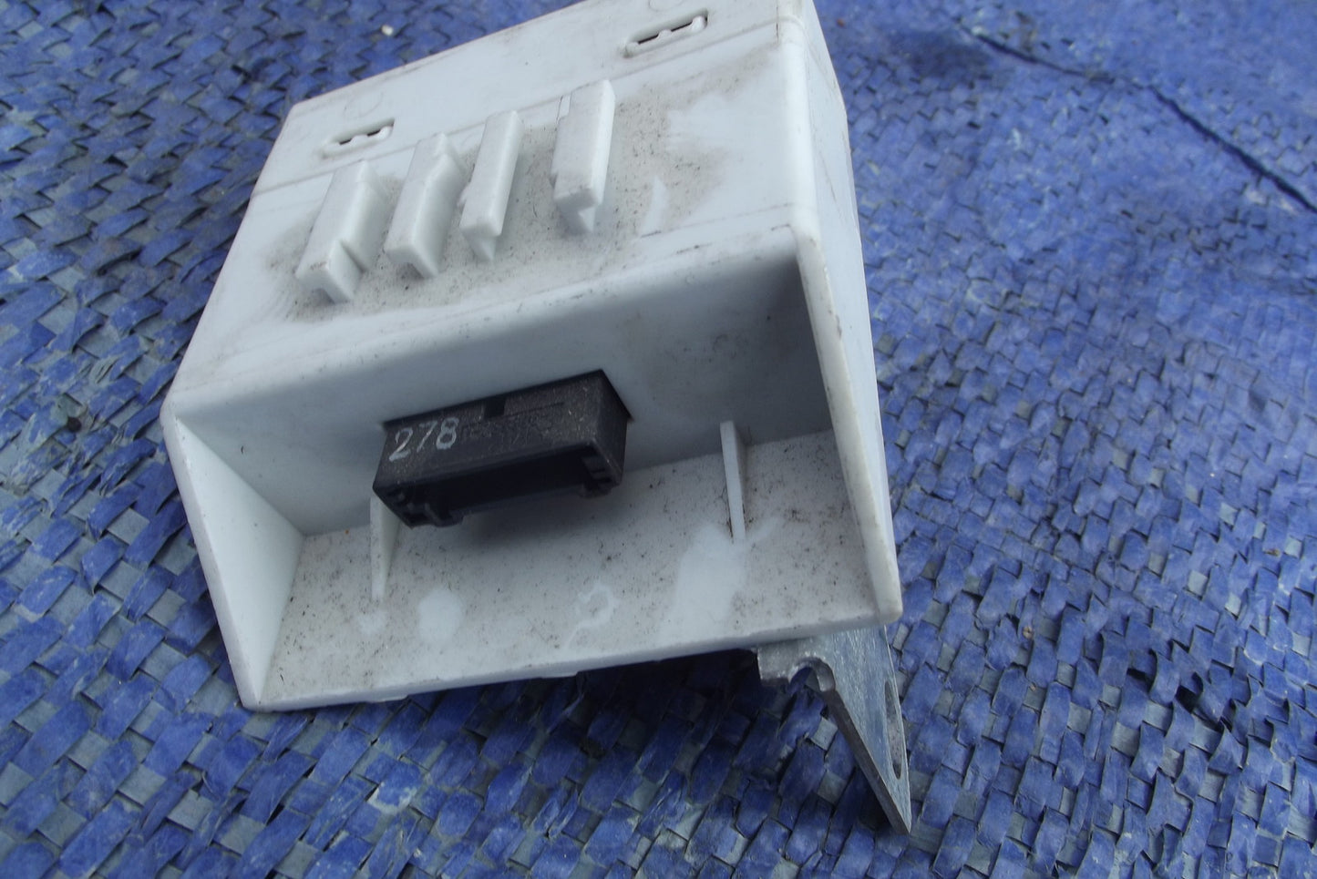 ALARM TILT INCLINATION TILT SENSOR from a BMW E46 3 SERIES1