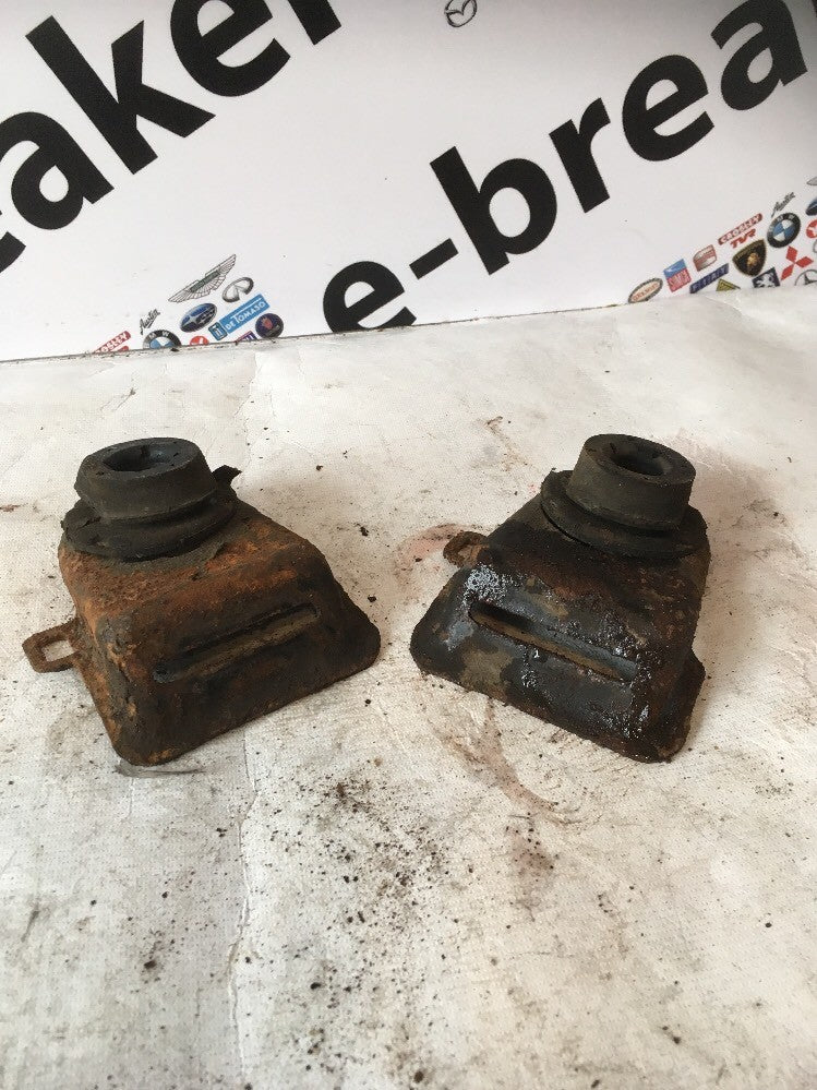 Radiator Mounting Brackets Pair From a FORD COUGAR COUPE1