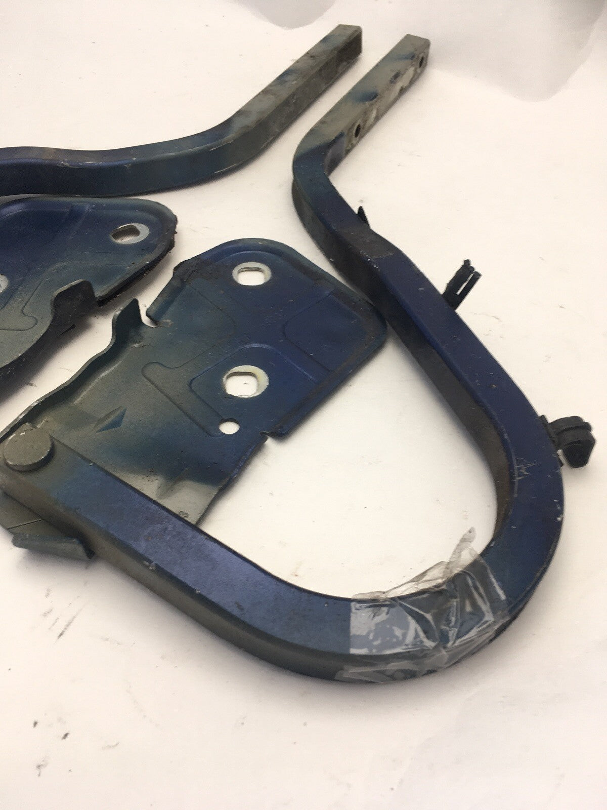 Pair Of Bonnet Hinge In Blue From a Mini R50 R52 R53 01-062