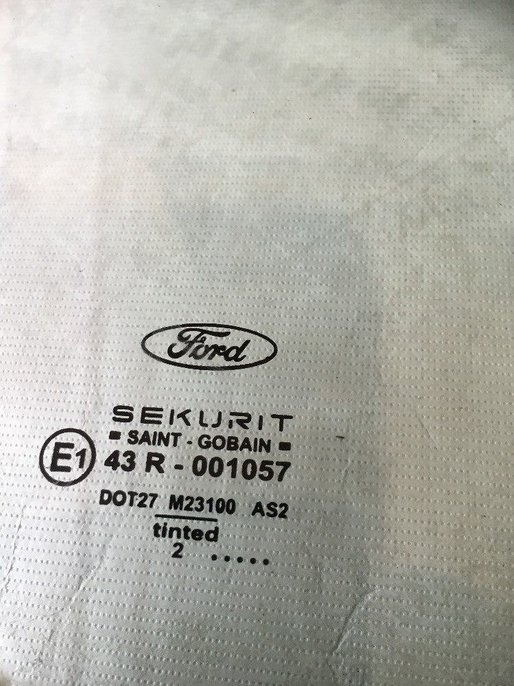 Window Glass Front Right for a Breaking Ford Focus 1.8 5 Door2