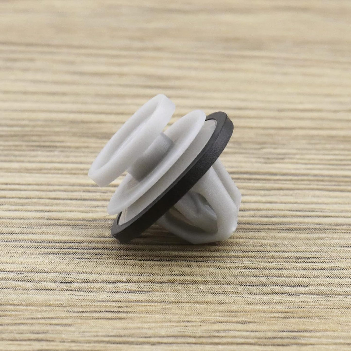 Land Rover Exterior Arch & Door Moulding Clip - Grey Trim Retainer with Rubber Seal LR112137