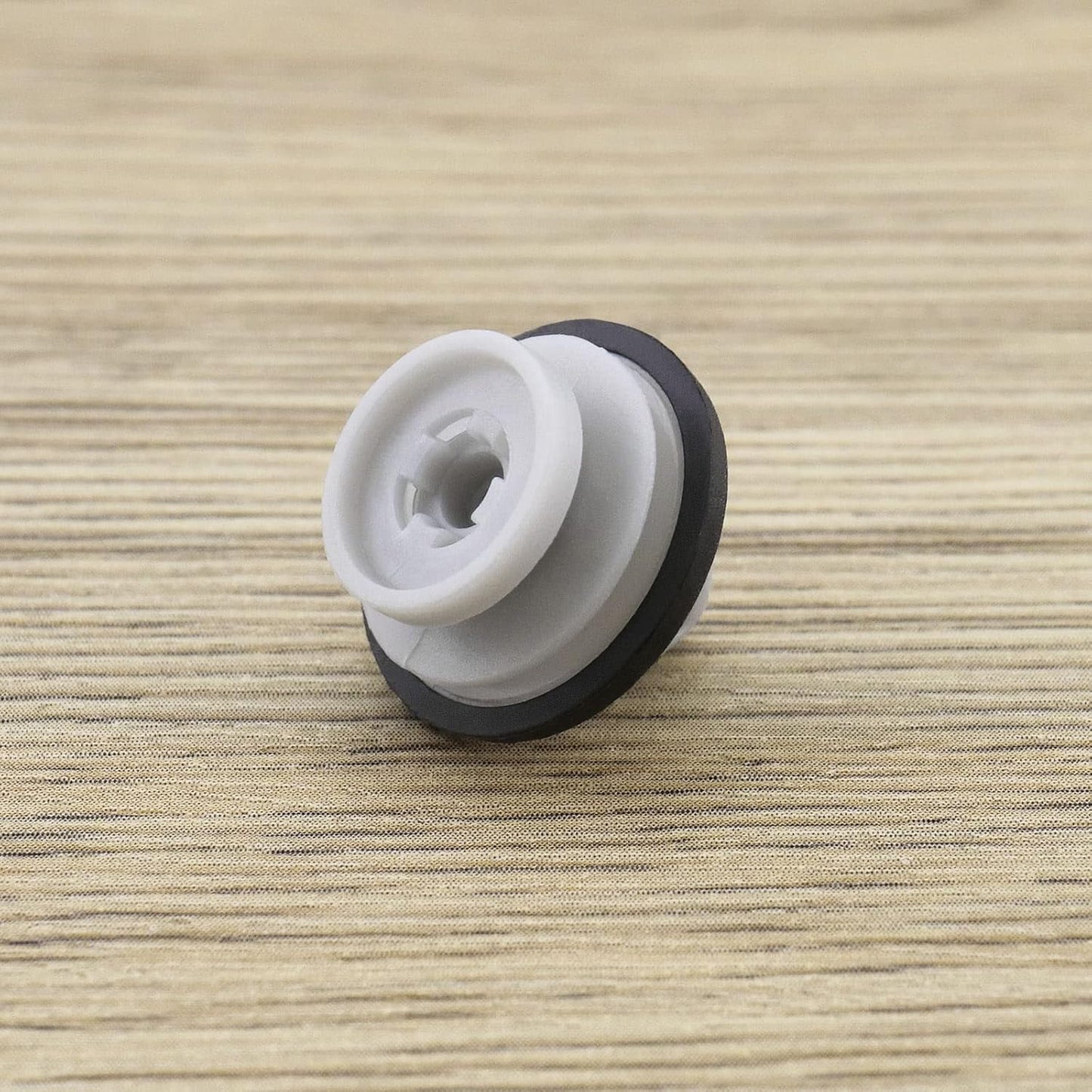 Land Rover Exterior Arch & Door Moulding Clip - Grey Trim Retainer with Rubber Seal LR112137