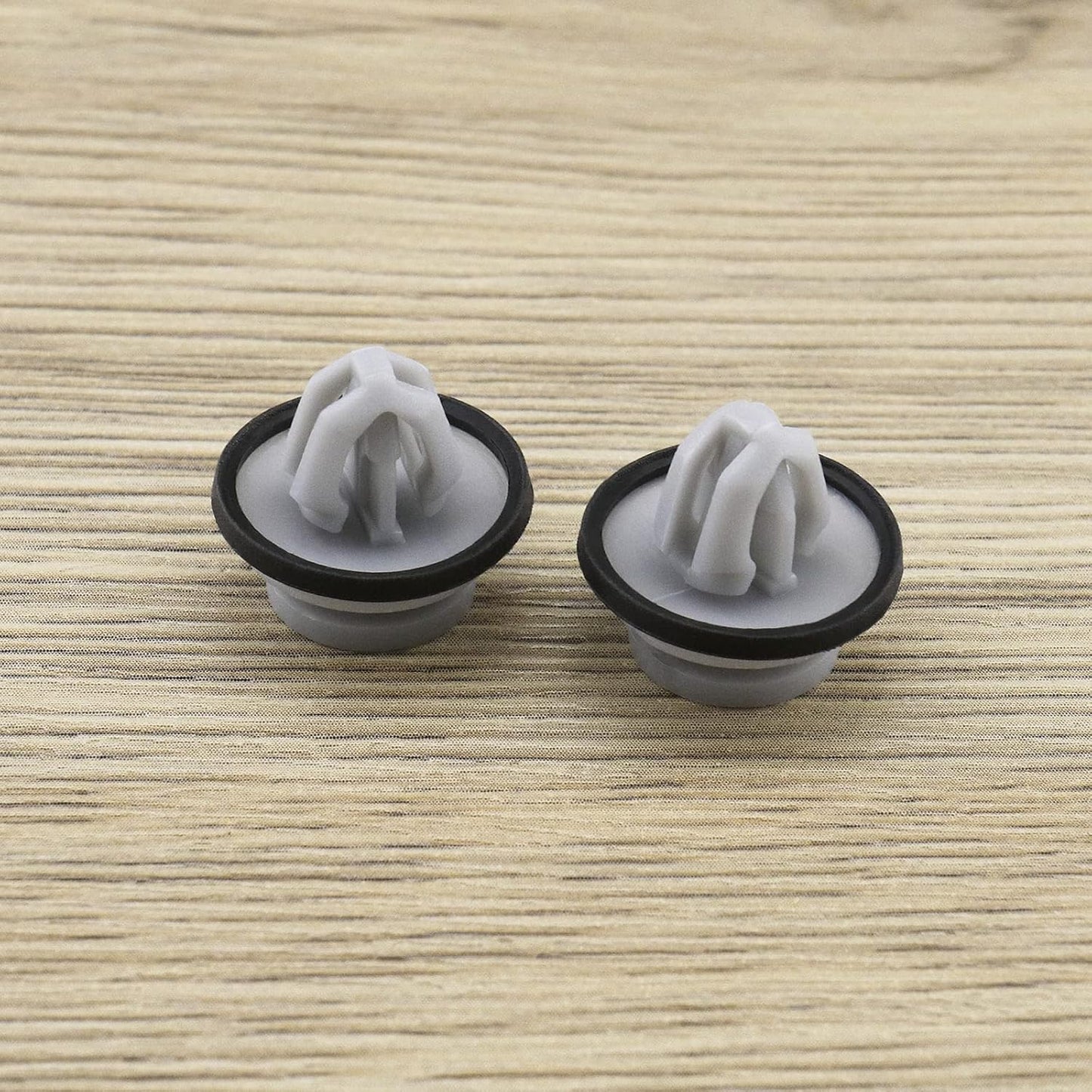Land Rover Exterior Arch & Door Moulding Clip - Grey Trim Retainer with Rubber Seal LR112137
