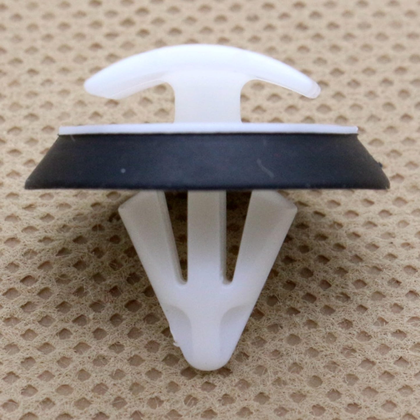 VW Exterior Body Side Trim Moulding Clip WHT008801 WHT008733