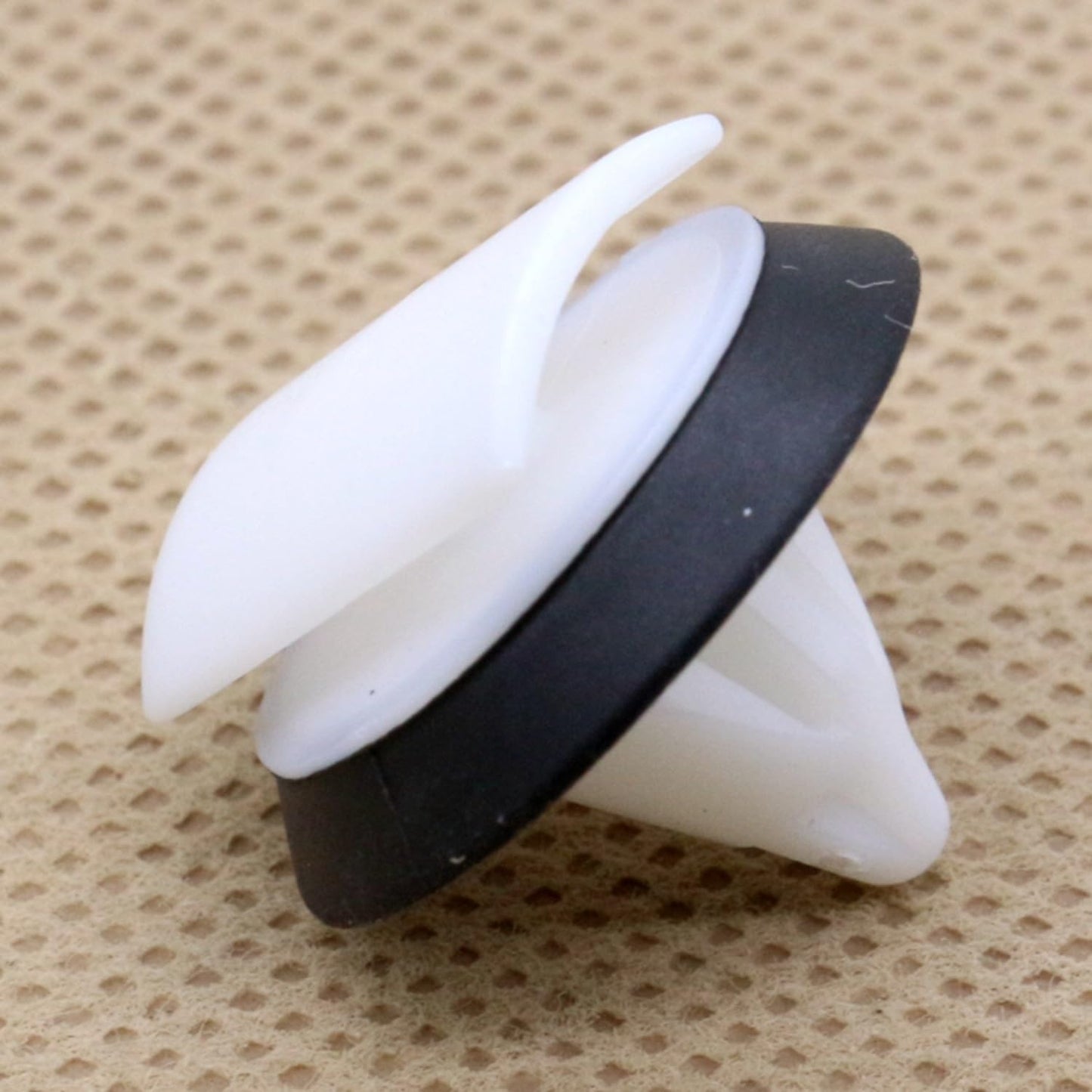 VW Exterior Body Side Trim Moulding Clip WHT008801 WHT008733