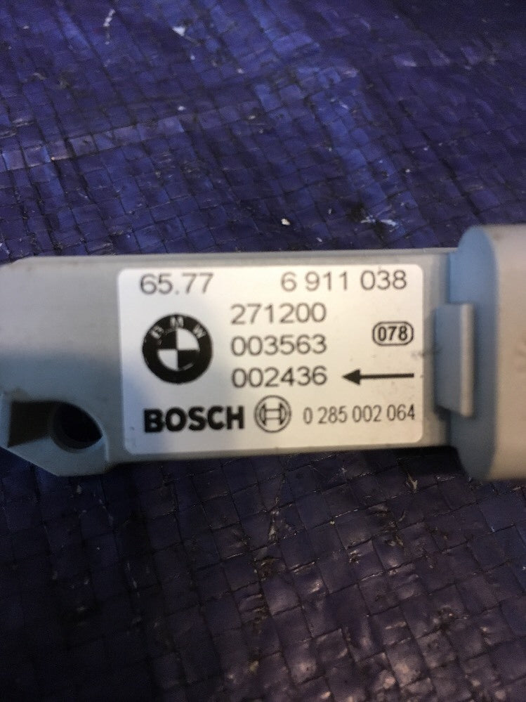 Airbag Side Impact Sensor 6911038 from a BMW E46 CI Coupe1