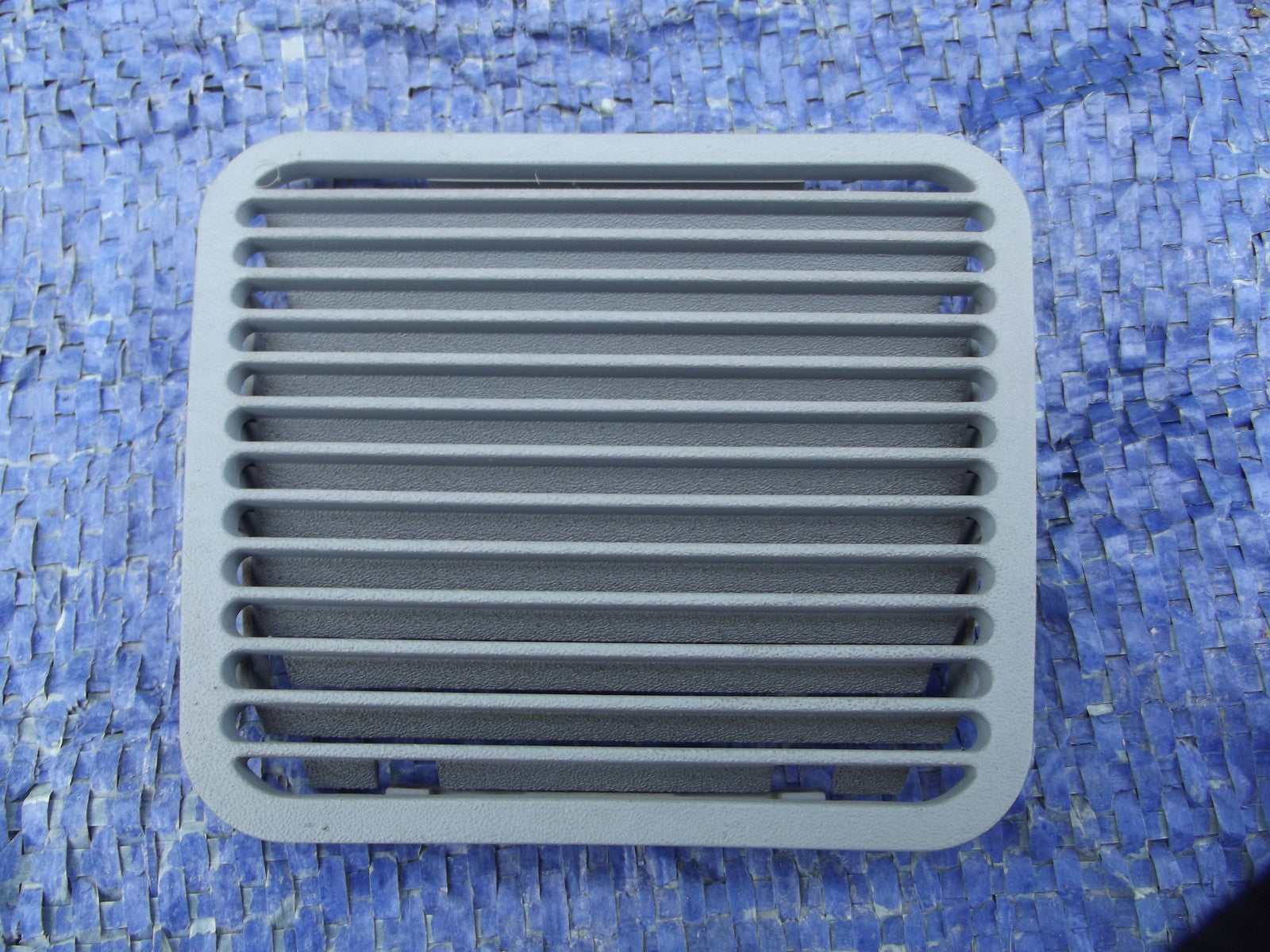 CENTRAL MIDDLE HIGH BRAKE LIGHT ACCRESS GRILL   from BMW E36 3 SERIES COUPE0