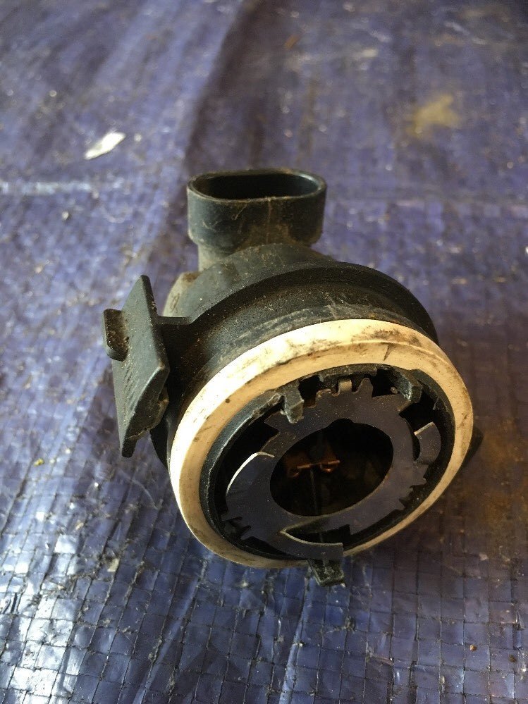 Headlight Bulb Holder Black Type from a BMW E46 CI Coupe0