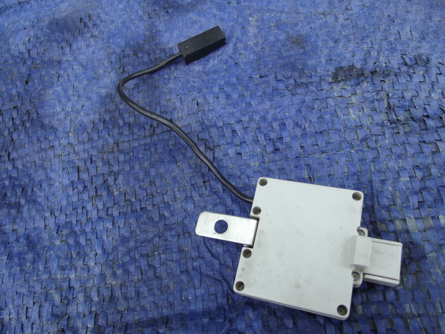 RADIO AERIAL TRAP CIRCUIT 65241387803  from BMW E36 3 SERIES COUPE2