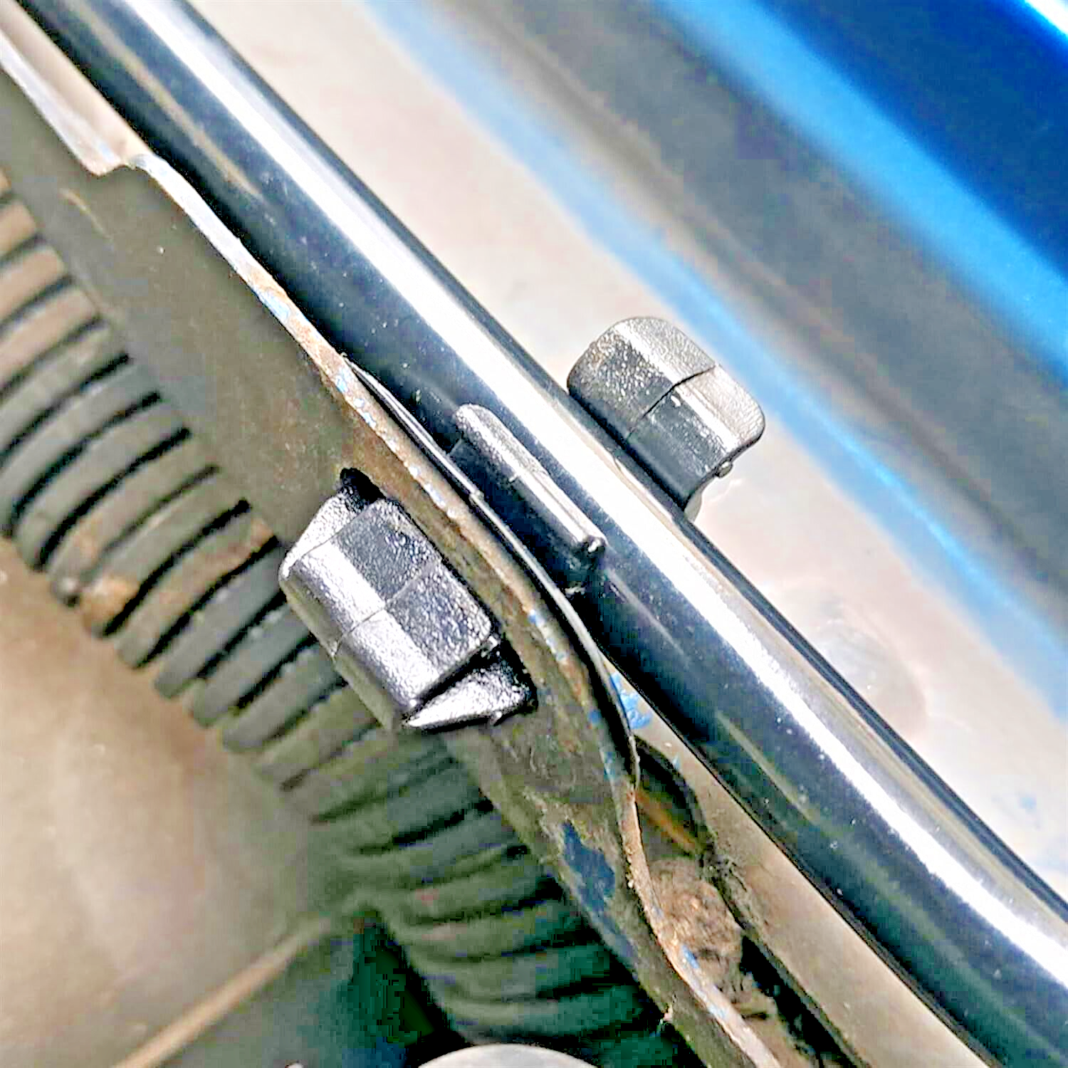 Bonnet Lift Pole Support Strut Placement Clip - Citroen Peugeot Renault Vauxhall5