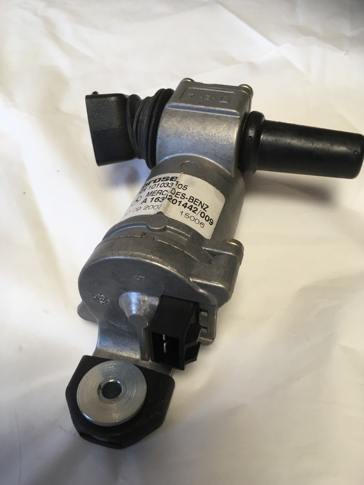 Opening Rear Quarter Right Window Motor 1638201442 From MERCEDES W1632