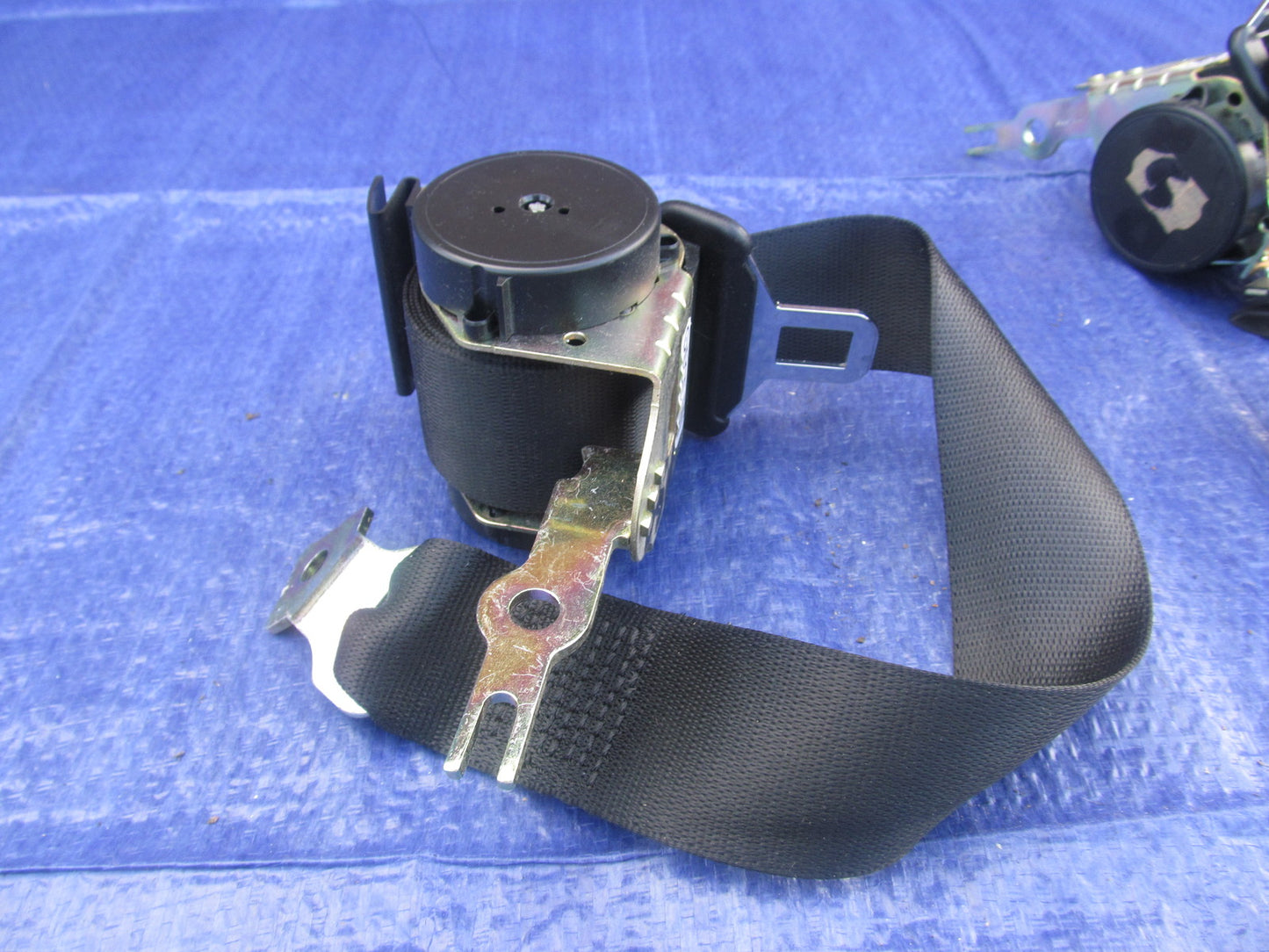 REAR SEAT BELT 8202591 LEFT OR RIGHT SIDE  From E46 BMW 318i SE SALOON 20010