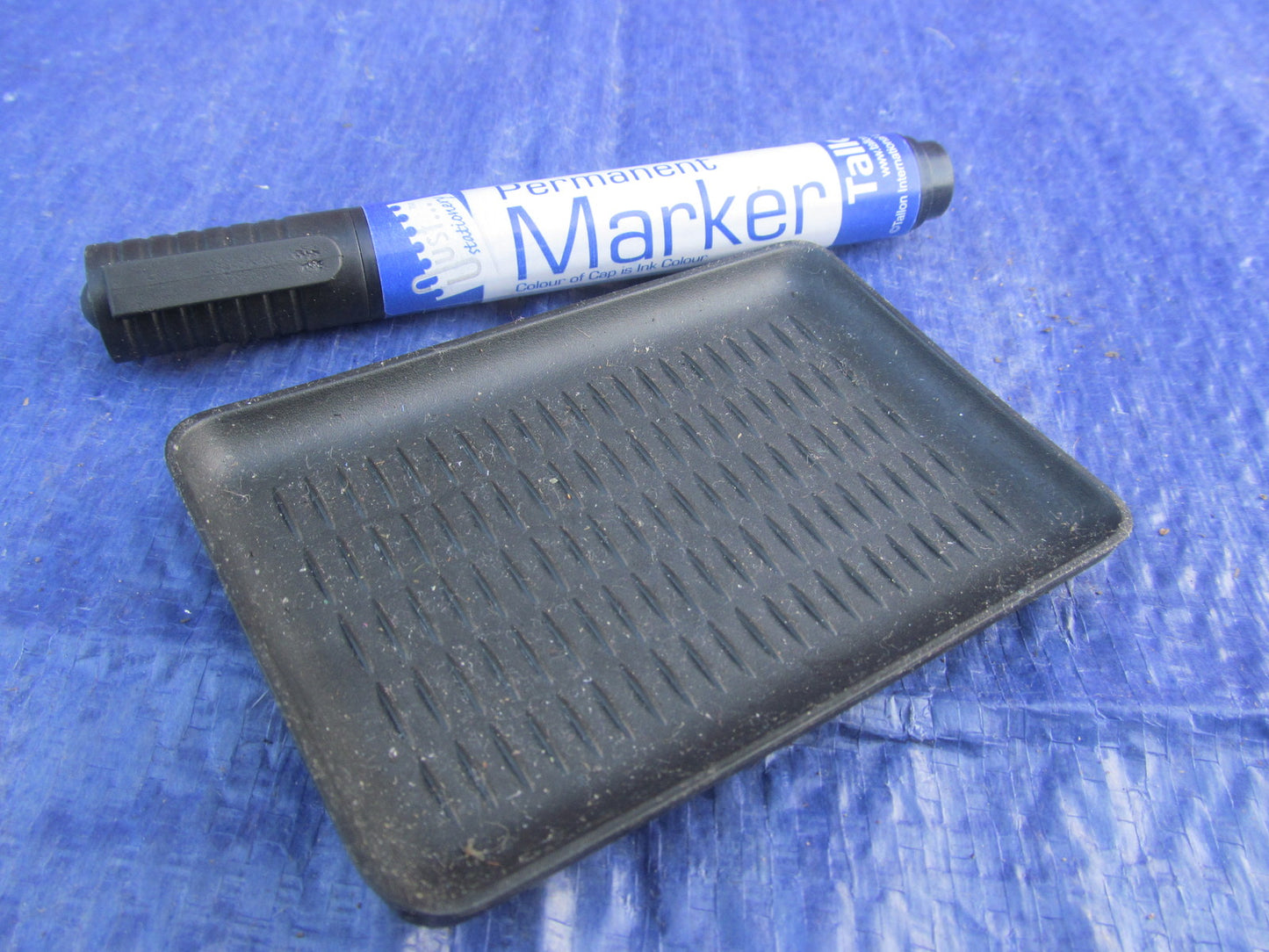 CENTER CONSOLE SMALL RUBBER MAT 51168242846 From E46 BMW 318i SE SALOON 20011