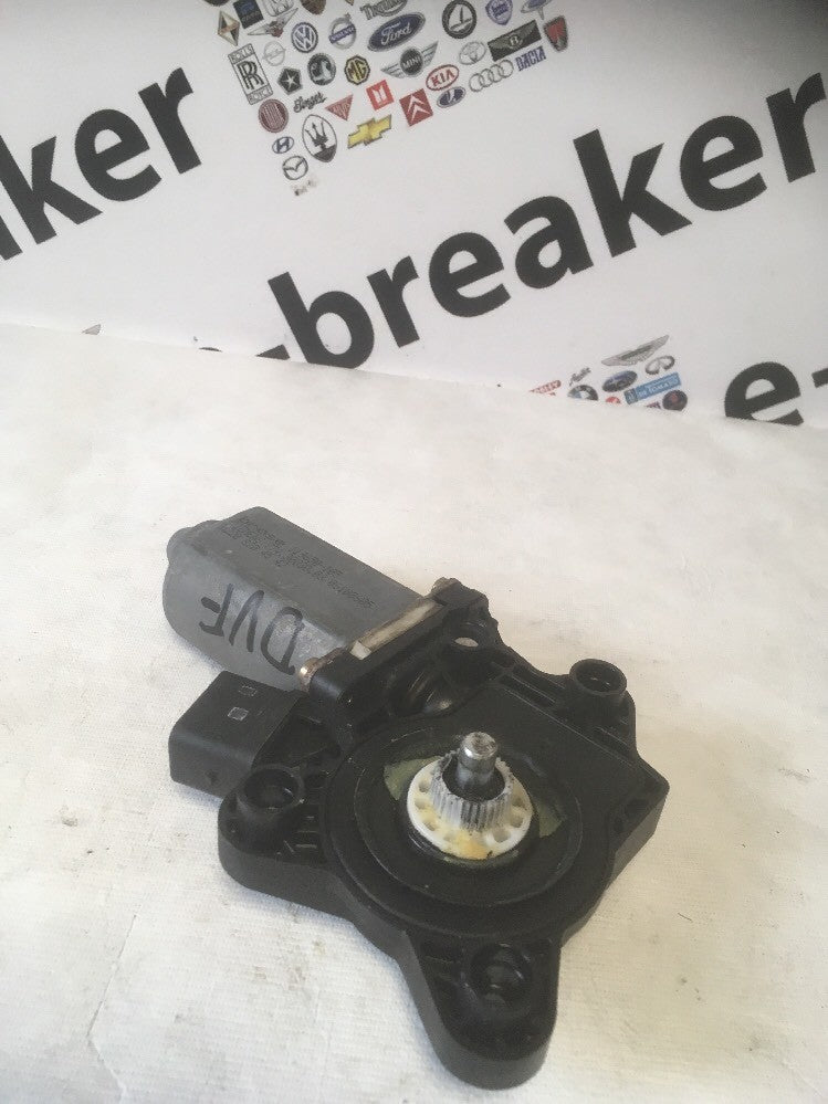 Electric Window Motor Front Right Side From a Mercedes C Class W203 00-052