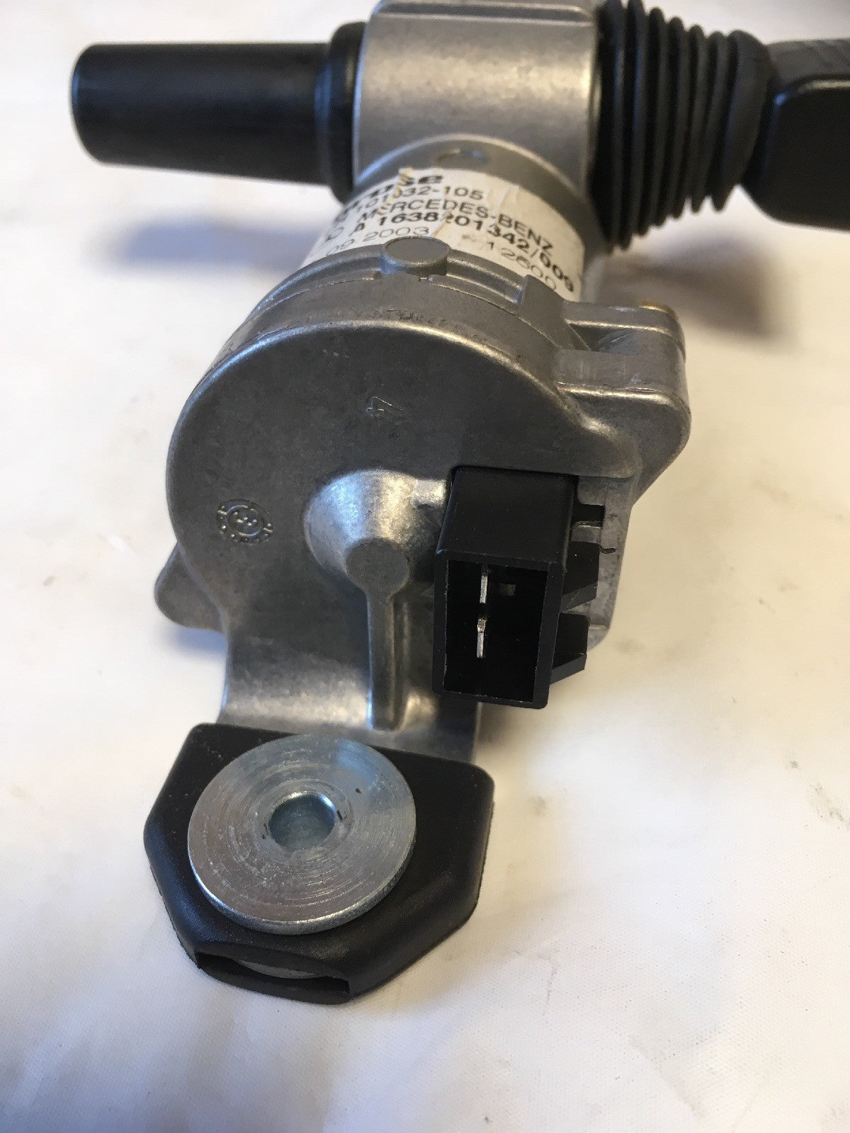 Opening Rear Quarter Left Window Motor 1638201342 From MERCEDES W1632