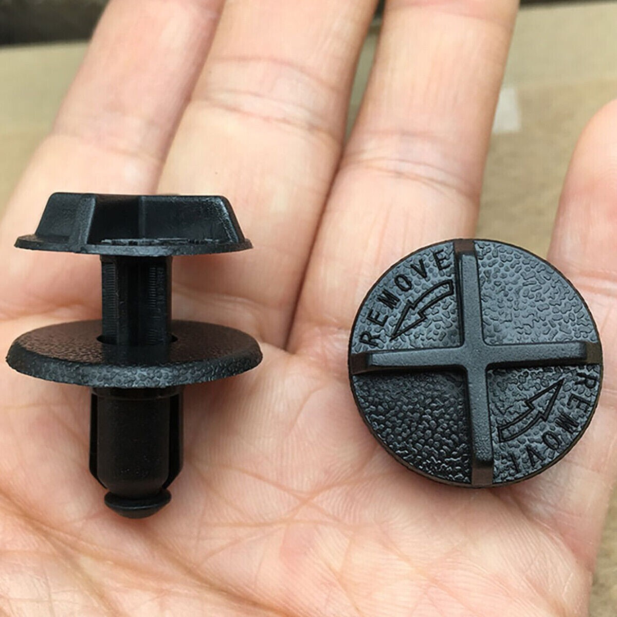 Land Rover Battery Cover Cowl Panel Trim Fastener LR024316 Range Defender Velar18