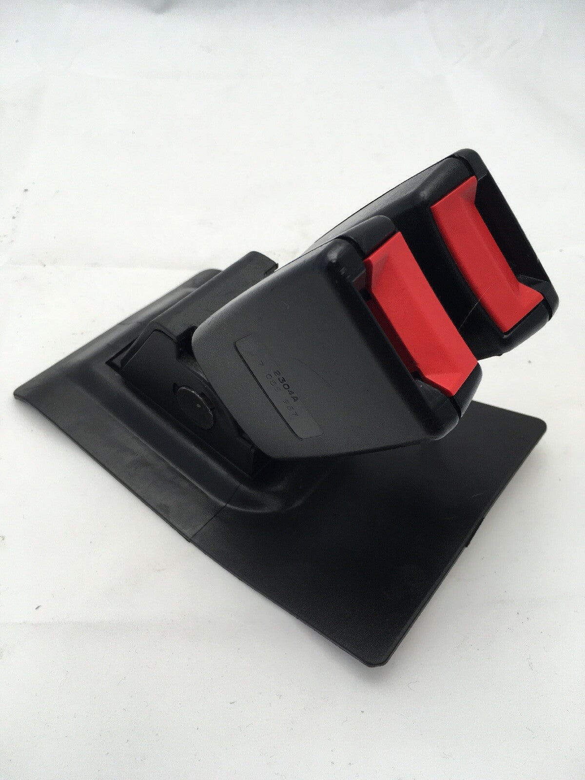 Rear Seat Belt Buckle  Double Clasp Clip 7055957 from a Mini R50 R52 R53 01-060