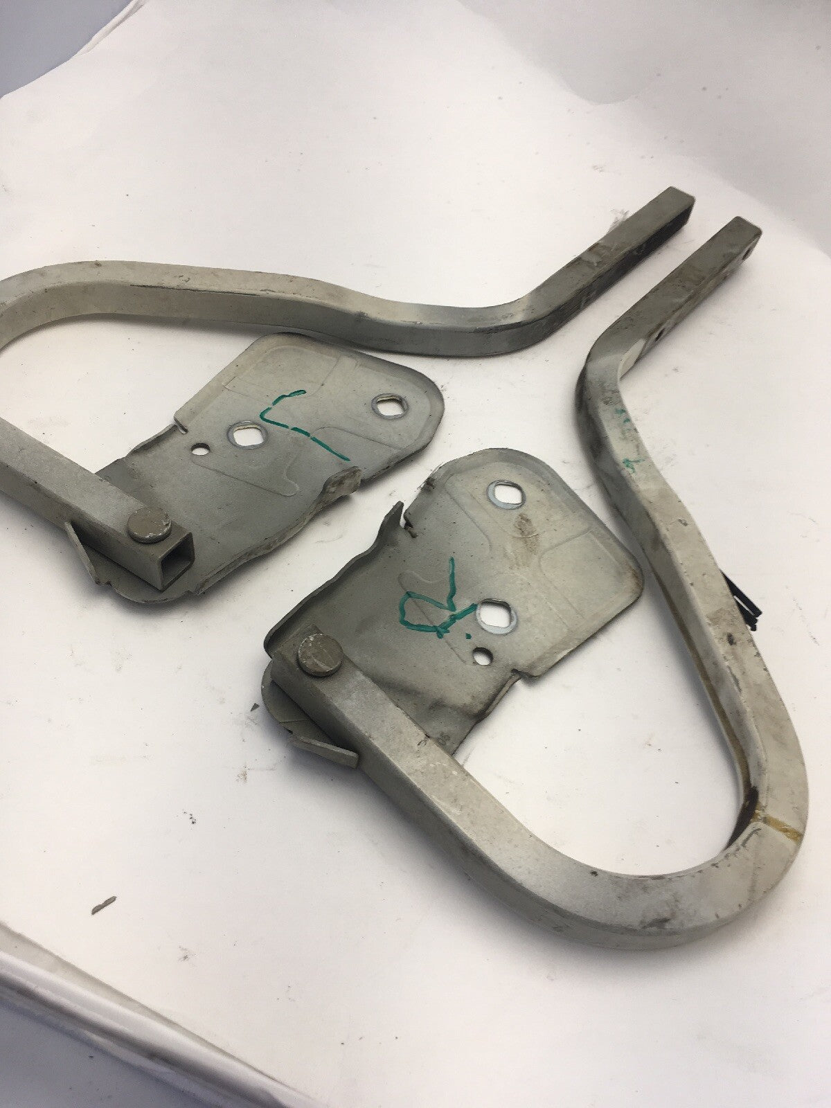 Pair Of Bonnet Hinge In Pepper White From a Mini R50 R52 R53 01-060