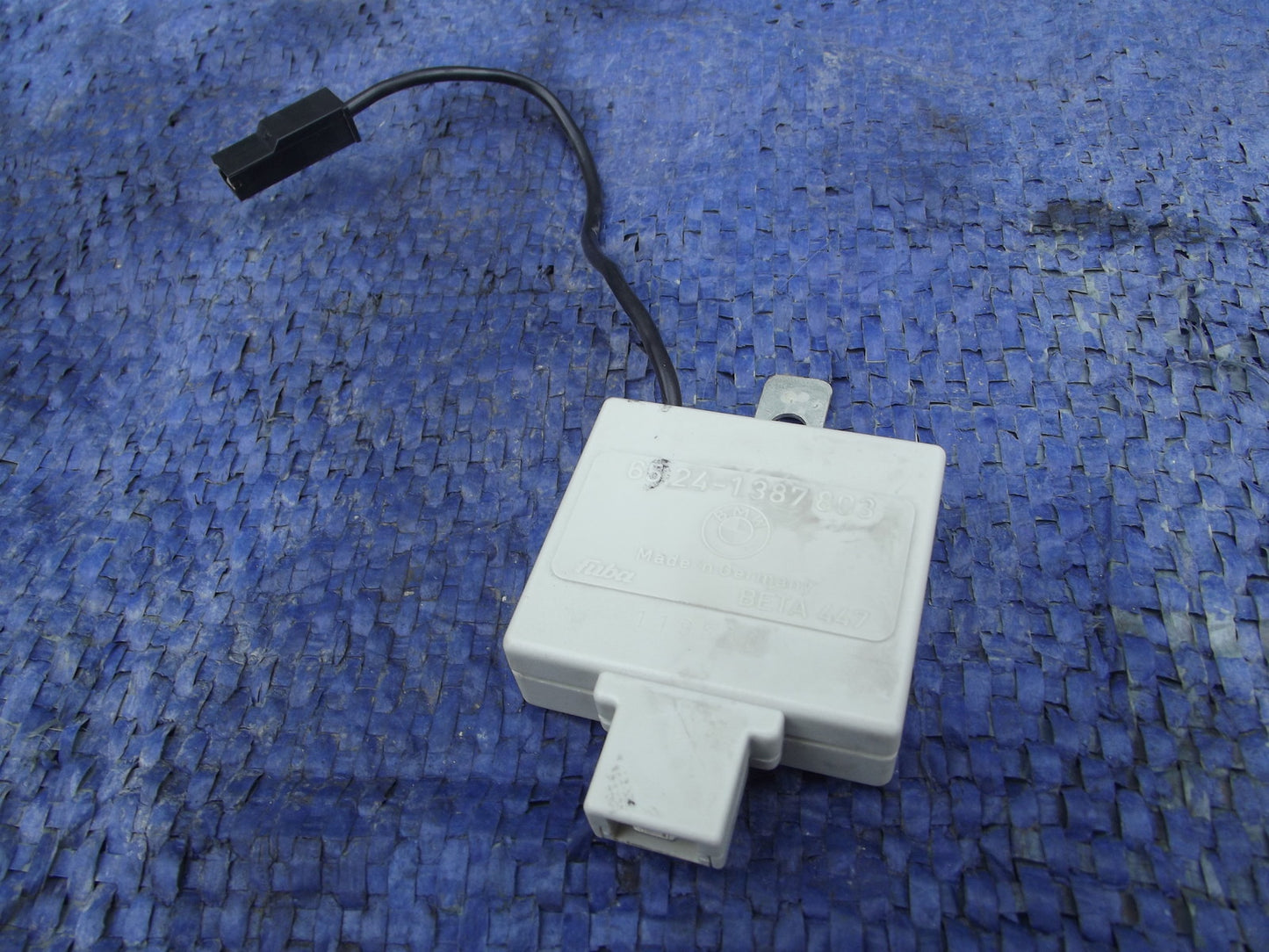 RADIO AERIAL TRAP CIRCUIT 65241387803  from BMW E36 3 SERIES COUPE0