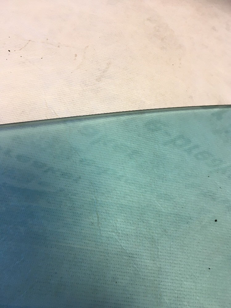 Window Glass Front Left for a Mercedes C Class W2032