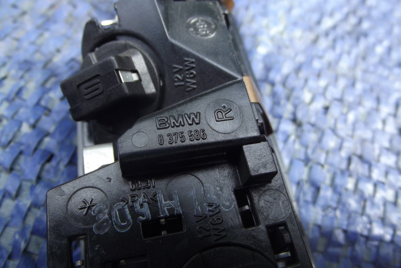 C PILLAR INTERIOR LIGHT RIGHT O/S 8375586 from BMW E46 316 SE SALOON 19991