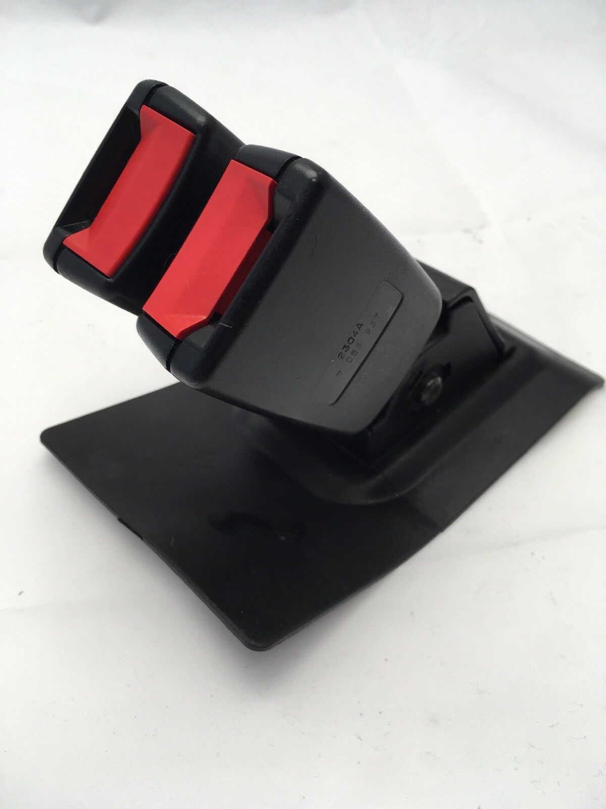 Rear Seat Belt Buckle  Double Clasp Clip 7055957 from a Mini R50 R52 R53 01-062