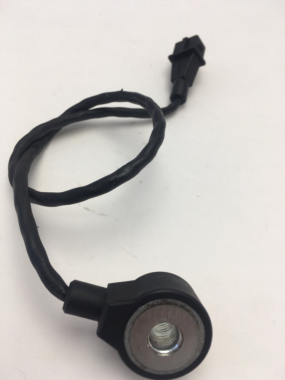 Engine Knock Sensor 4606093 from a Mini Cooper R50 R52 R53 01-060