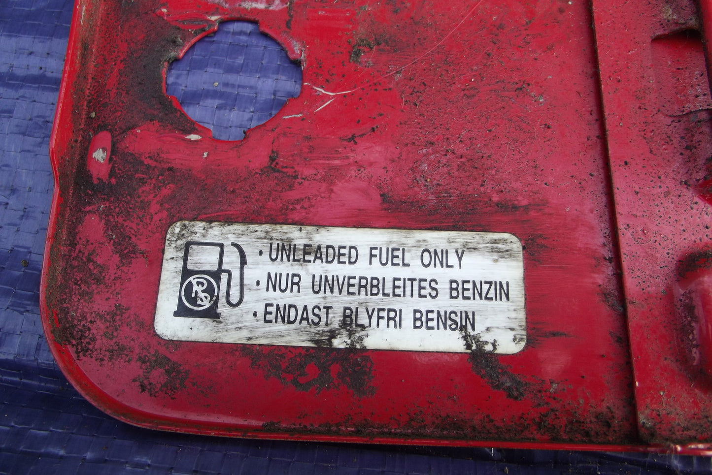 PETROL FUEL FLAP DOOR RED   from SUZUKI SWIFT 1.3 GLS  YEAR 20002