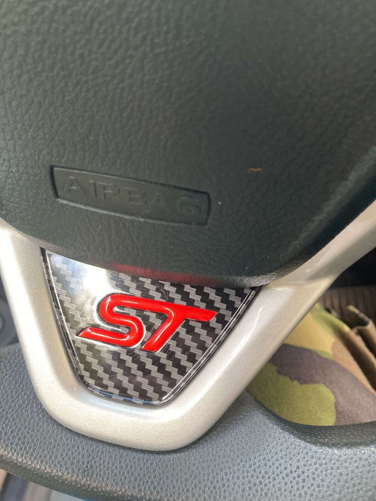 Ford Ecosport Carbon Fibre Effect Steering Wheel Badge Trim Red ST 2013 - 20178