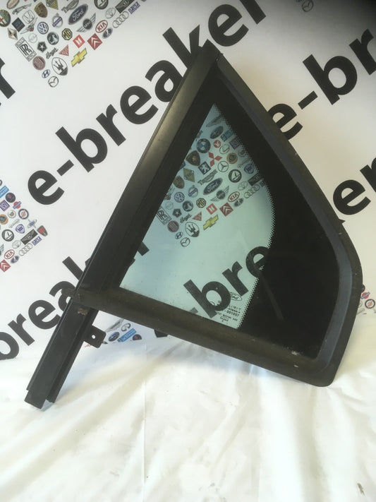 Quarter Light Window Glass Rear Left  Side From a Ford Mondeo MK3 20050