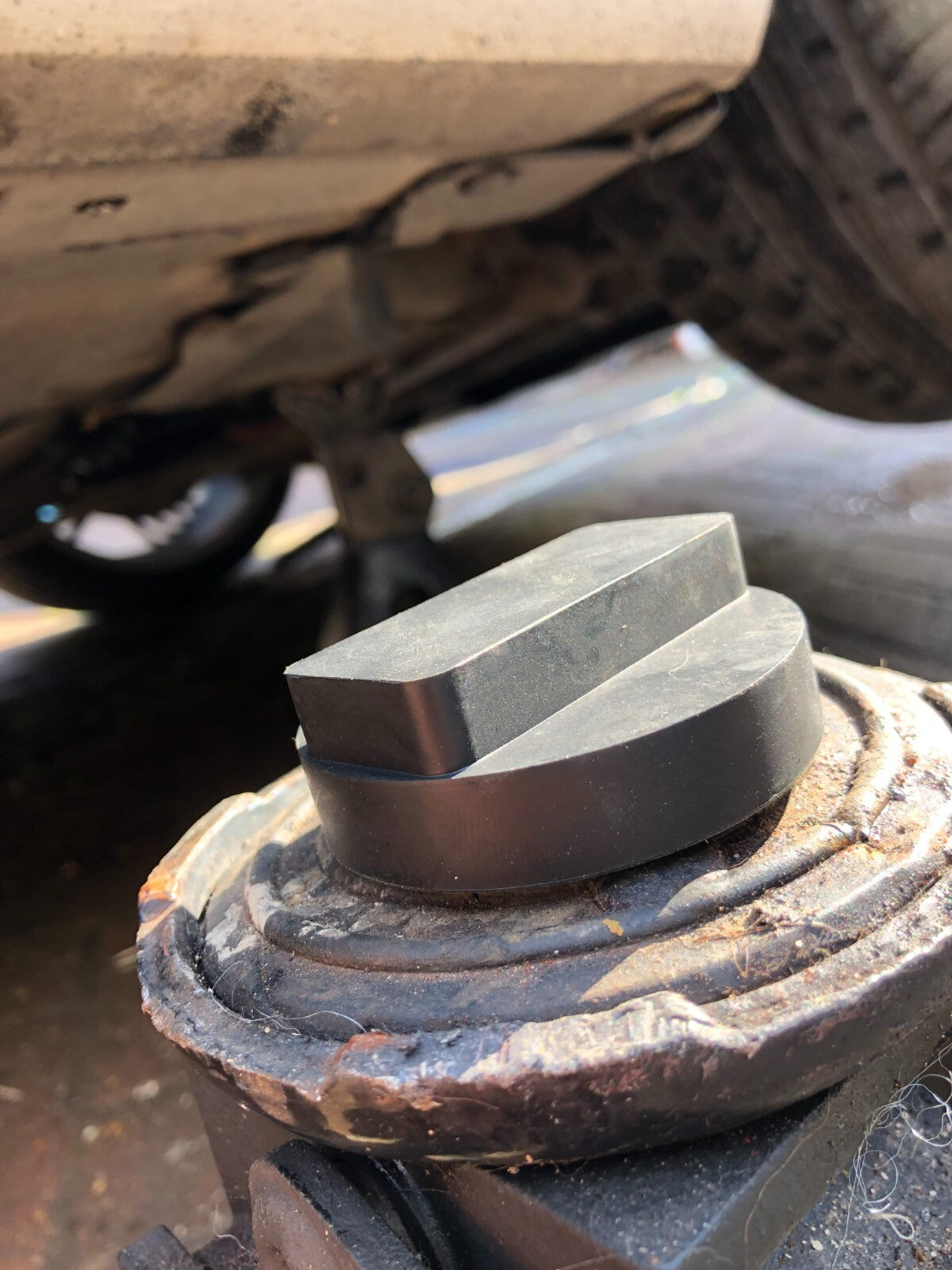 BMW Rubber Jack Pad Lift Adaptor x2 PCS - 1 3 4 5 Series E88 E46 E90 E60 F80 F825