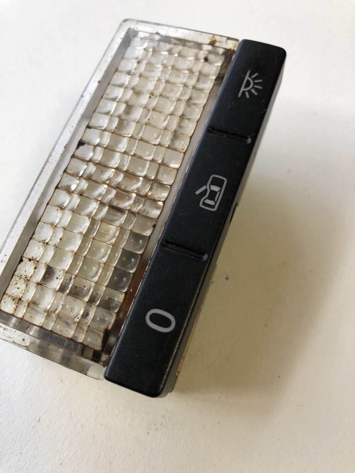 Interior Courtesy Light 7L5947291 From a Porsche 955 Cayenne 01-062