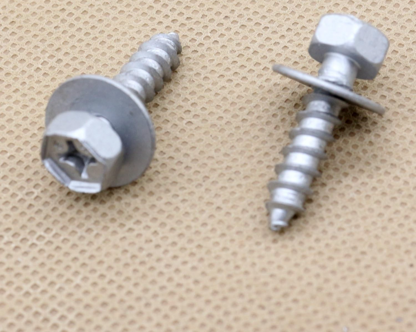TOYOTA  Trim Panel Fastener Screw Bolt Auris Avensis Yaris Prius 90159-60488 1016