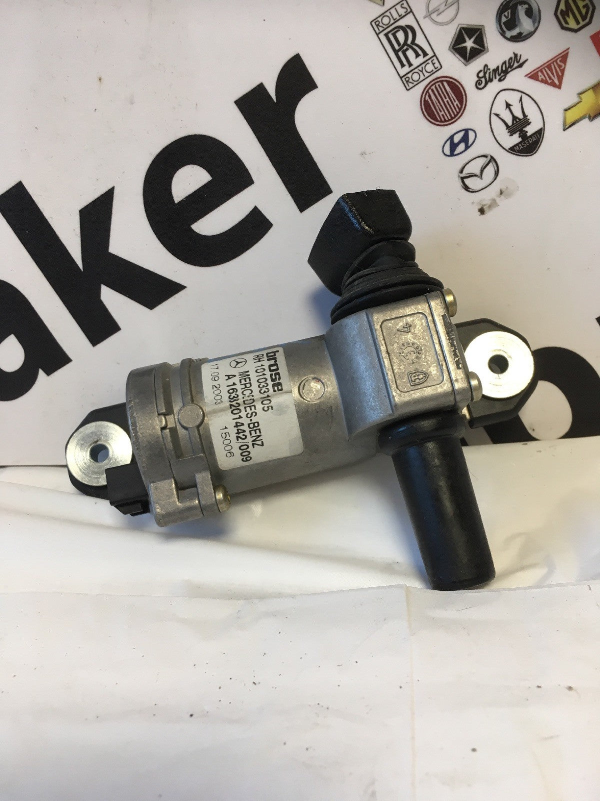 Opening Rear Quarter Right Window Motor 1638201442 From MERCEDES W1630