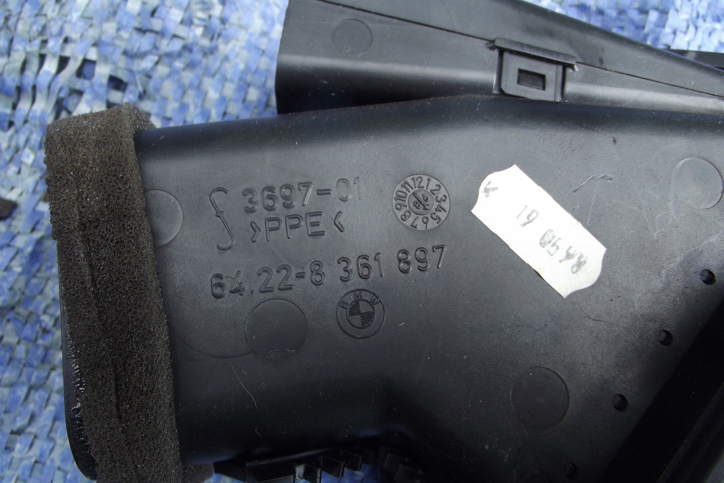 AIR VENT FRONT LEFT N/S 64228361897  from BMW E46 316 SE SALOON 19992