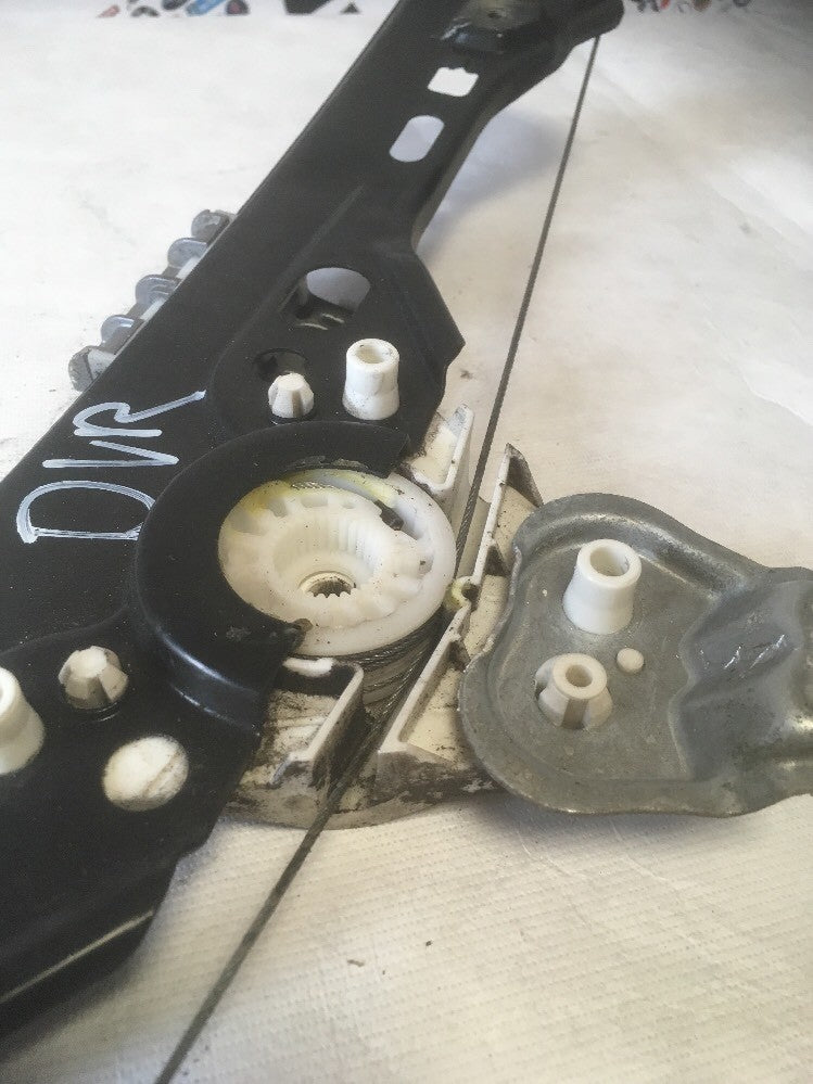 Window Regulator Rear Right Side From a Mercedes C Class W203 00-051