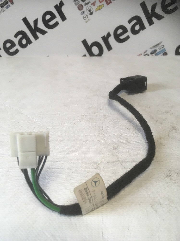 Electric Window Motor Plug Loom Front Left From a Mercedes C Class W203 00-051