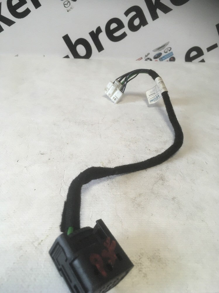 Electric Window Motor Plug Loom Front Left From a Mercedes C Class W203 00-050