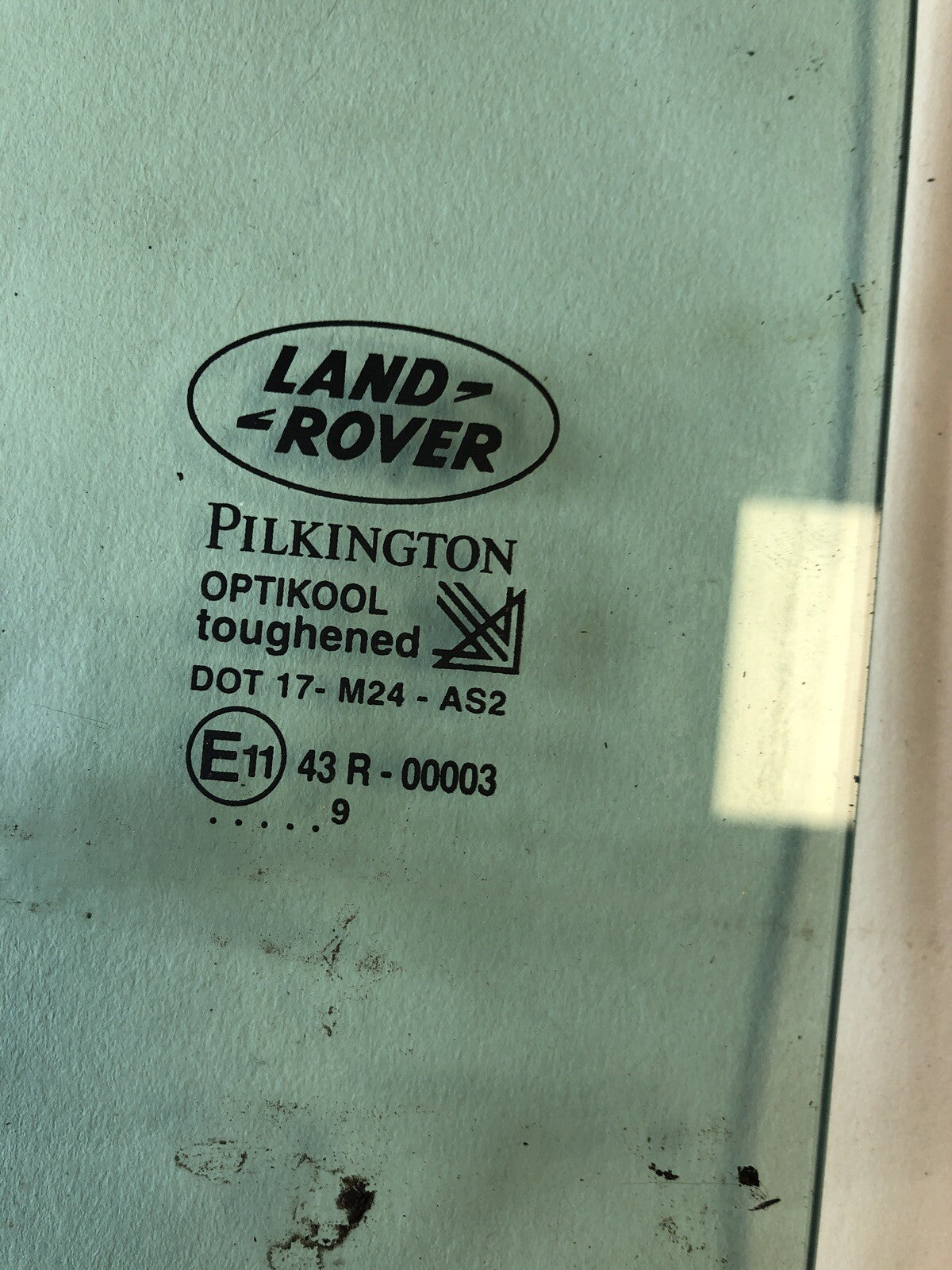 Land Rover Discovery Right Rear Door Window Glass1