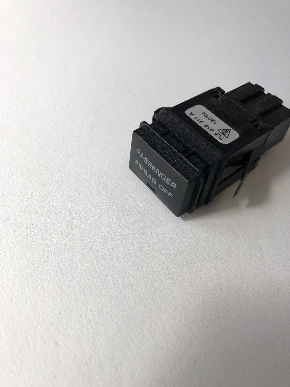 Passenger Airbag Switch 7L5919211A   From a Porsche 955 Cayenne 01-063