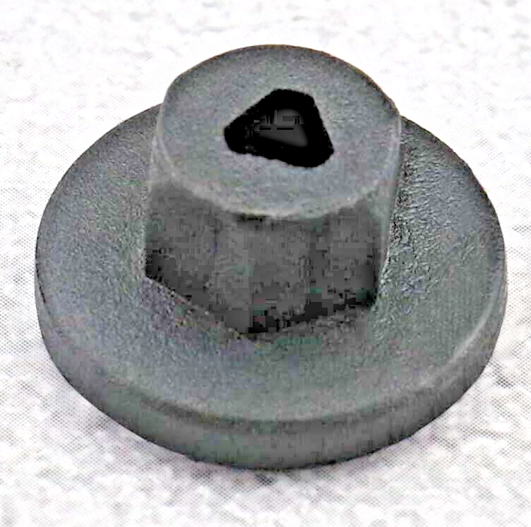 VW UNTHREADED PLASTIC NUTS ENGINE COVER UNDERTRAY SPLASH GUARDS 8E0825265C 20pcs8