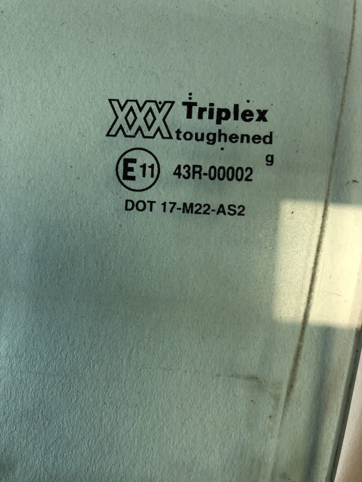 XJ Jaguar X300 LWB  Left Rear Door Window Glass1