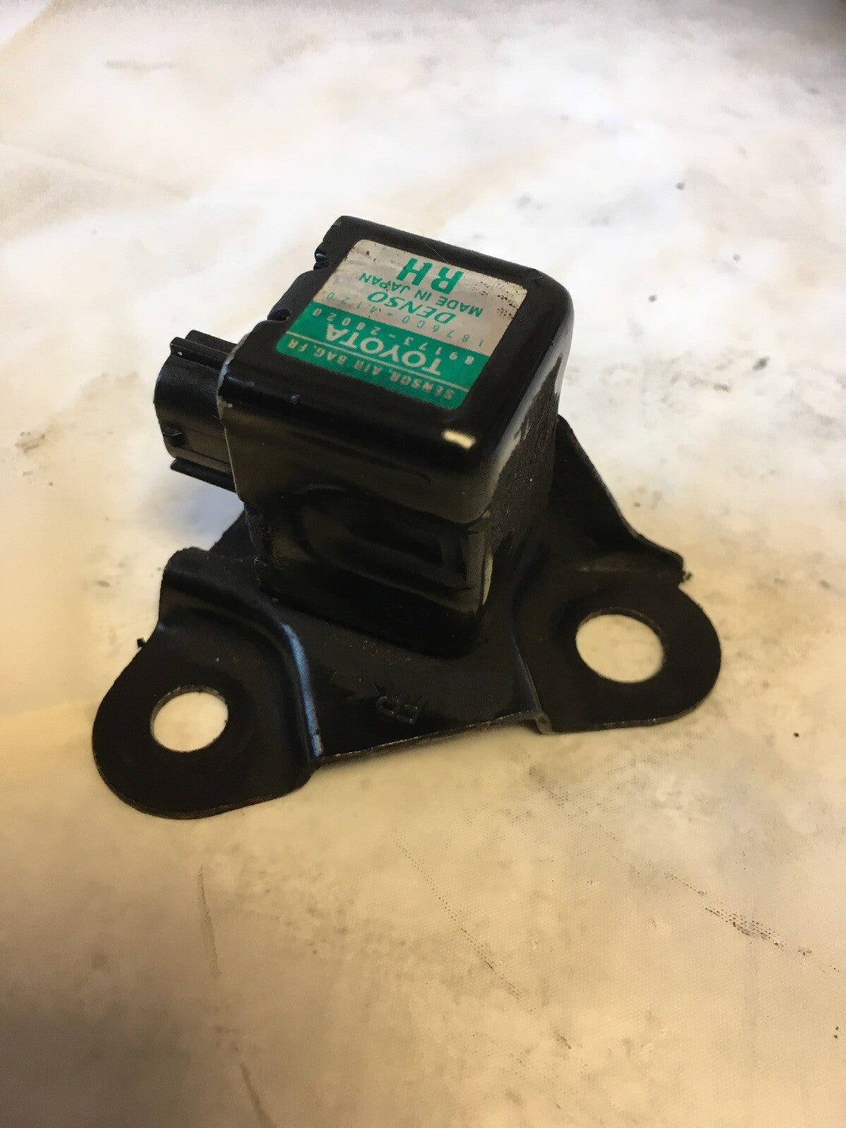 Front Right Hand Air Bag Impact Sensor from Toyota Previa 2002 - 05 Gen 21