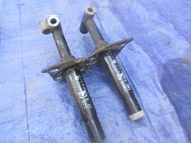 FRONT BUMPER BUMPER MOUNT LEGS x PAIR  from E39 BMW 523i SE SALOON 52