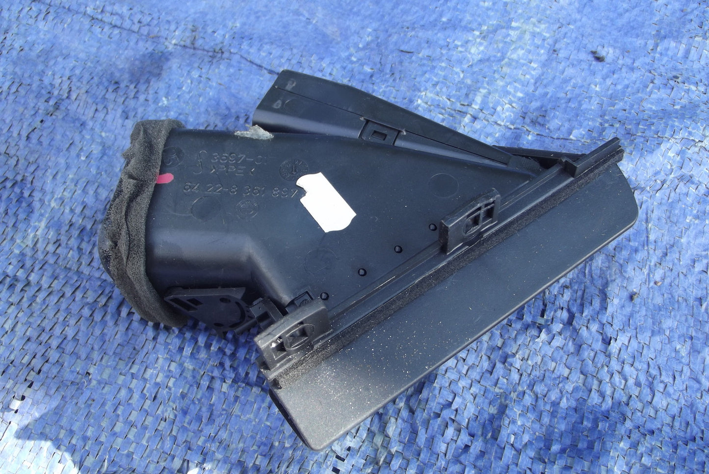 DASHBOARD AIR VENT LEFT N/S 64228361897  from a BMW E46 3 SERIES1