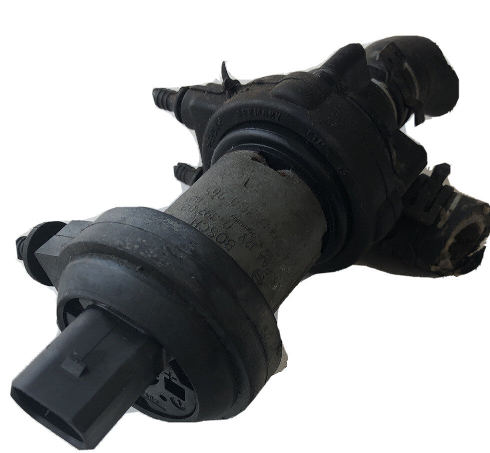Auxiliary Water Pump 3D0965561D From a Porsche 955 Cayenne 01-061